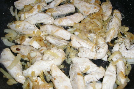 Куриные грудки в луково-сырном соусе: шаг 3