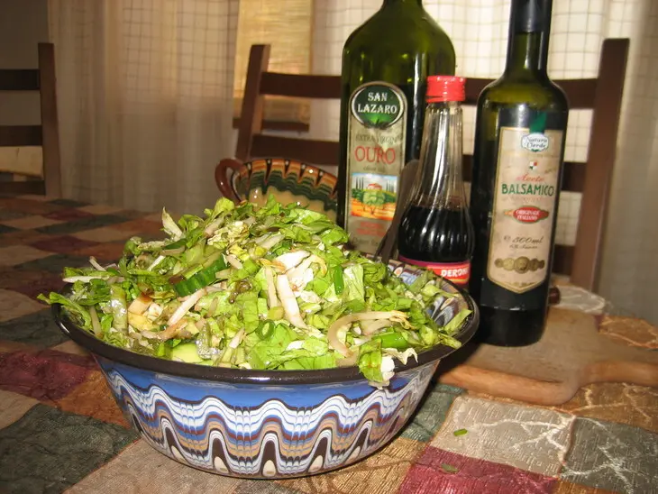 Зеленый салат с соевыми ростками и шампиньонами: шаг 1