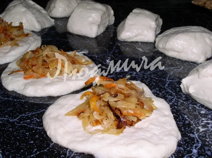 Пирожки с кислой капустой: шаг 2