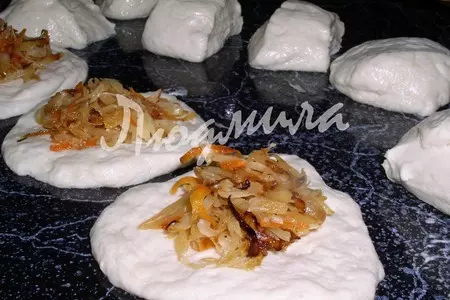 Пирожки с кислой капустой: шаг 2