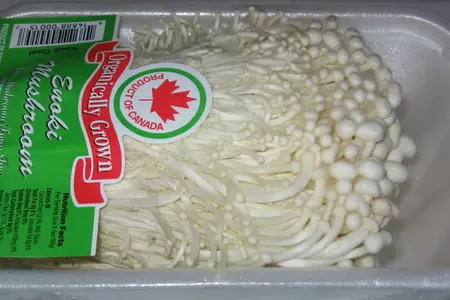 Вкусные грибные оладушки из enoki: шаг 1
