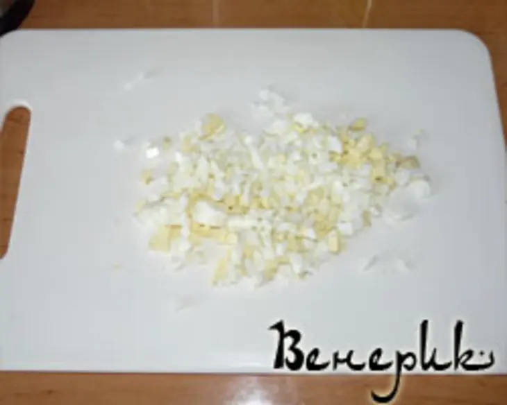 Салат из китайской капусты с луком-пореем: шаг 4