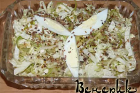 Салат из китайской капусты с луком-пореем: шаг 5