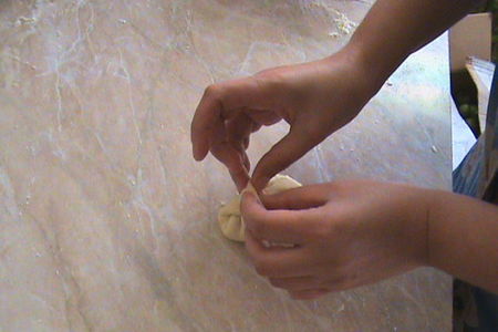 Пирожки с  повидлом в духовке: шаг 4