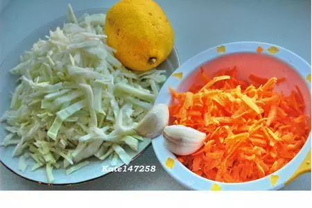Салат из судака и капусты.: шаг 1