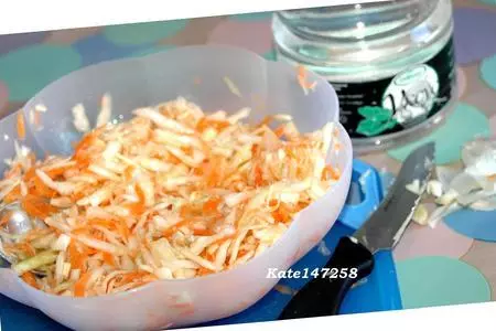 Салат из судака и капусты.: шаг 2