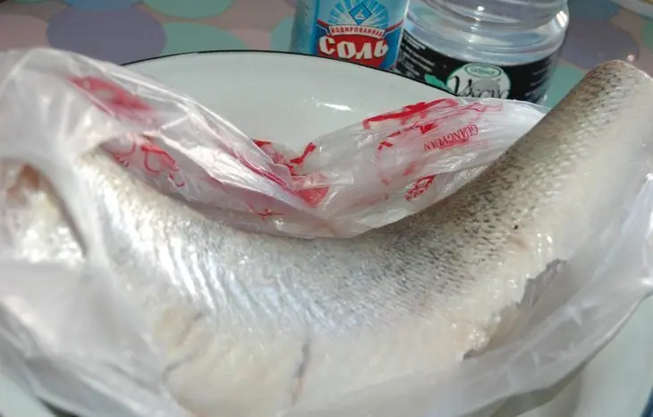 Салат из судака и капусты.: шаг 3