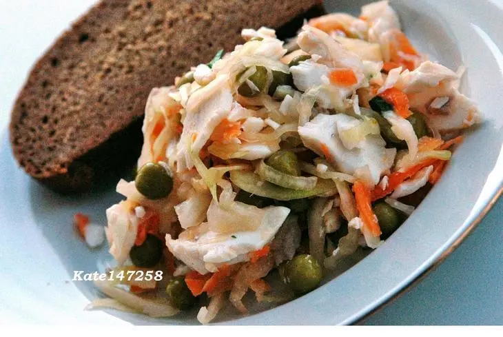 Салат из судака и капусты.: шаг 6