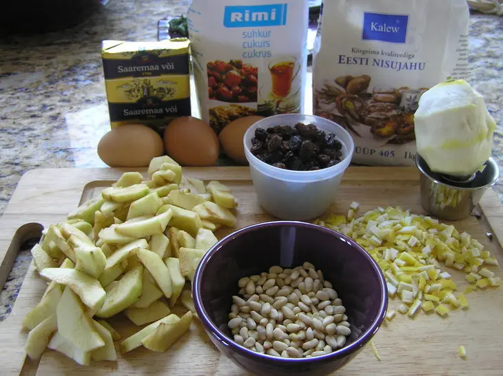 Яблочный пирог с кедровыми орешками: шаг 1
