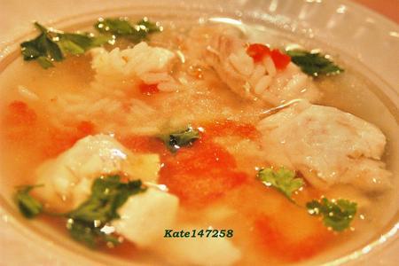 Рыбный суп с помидорами и рисом: шаг 4