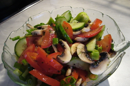 Французский салат с сырыми шампиньонами: шаг 5