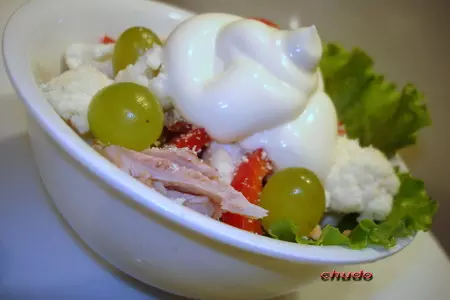 Салат из цветной капусты с виноградом и курицей: шаг 1