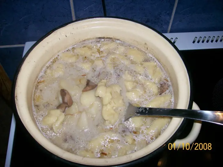 Грибной супчик с клецками и сыром: шаг 4