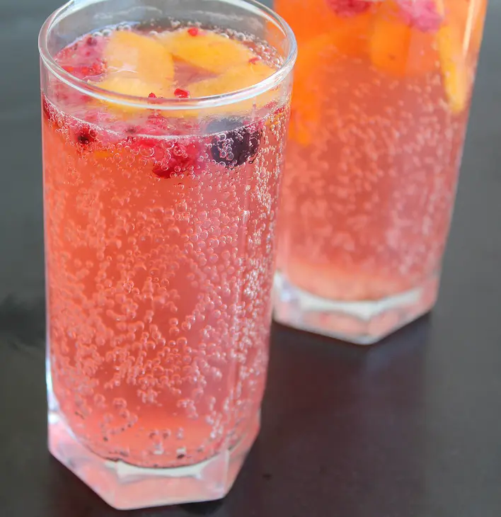 Ягодный коктейль «aperol spritz»: шаг 4