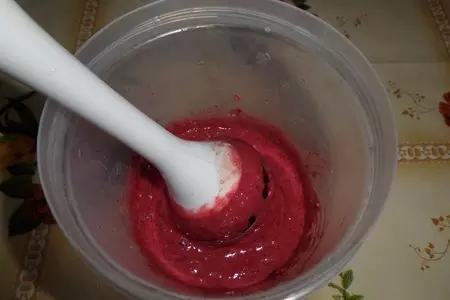 Молочный коктейль с малиной: шаг 4