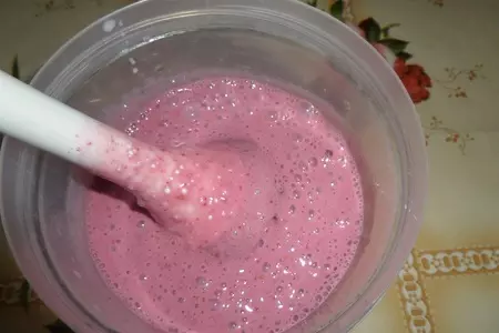 Молочный коктейль с малиной: шаг 6