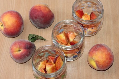 Десерт из персика и ягод: шаг 1