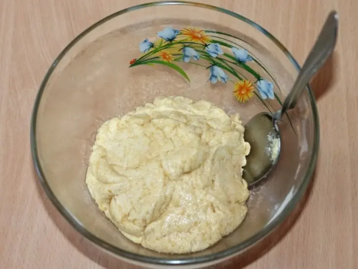 Сметанный пирог с персиком и ягодами: шаг 4