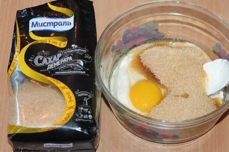 Сметанный пирог с персиком и ягодами: шаг 6