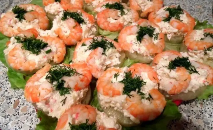 Нежная закуска из ананасов с креветками: шаг 1