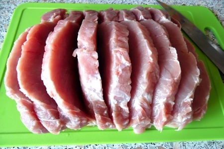 Мясная "тельняшка" или свинина, фаршированная курицей: шаг 1
