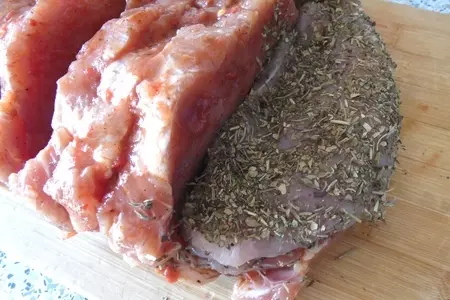 Мясная "тельняшка" или свинина, фаршированная курицей: шаг 7