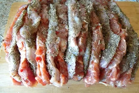 Мясная "тельняшка" или свинина, фаршированная курицей: шаг 9
