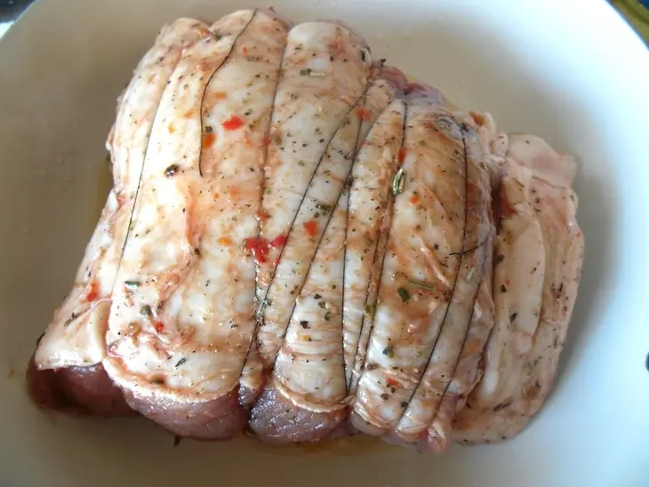 Мясная "тельняшка" или свинина, фаршированная курицей: шаг 11