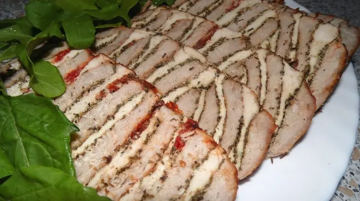 Мясная "тельняшка" или свинина, фаршированная курицей: шаг 15
