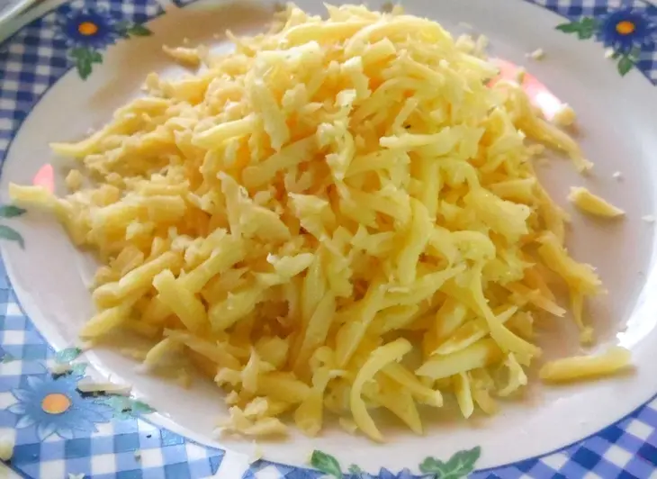 Молодой картофель с творожным сыром, зеленью и грибами: шаг 3