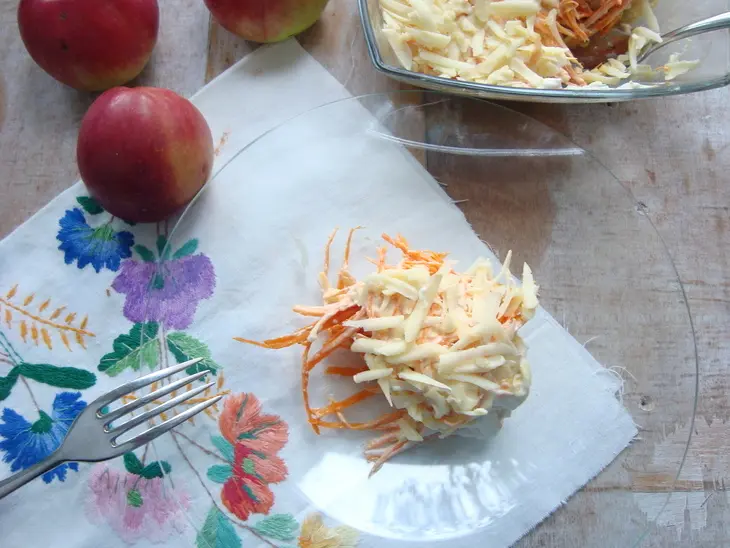 Салат французский с морковью и яблоком.: шаг 6