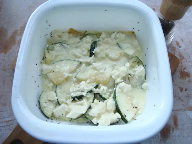 Кабачковая запеканка с брынзой и пармезаном: шаг 8