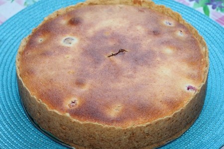 Сырный пирог с ягодой и мармеладом: шаг 10