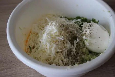 Кабачковые оладьи с плавленным сыром: шаг 2