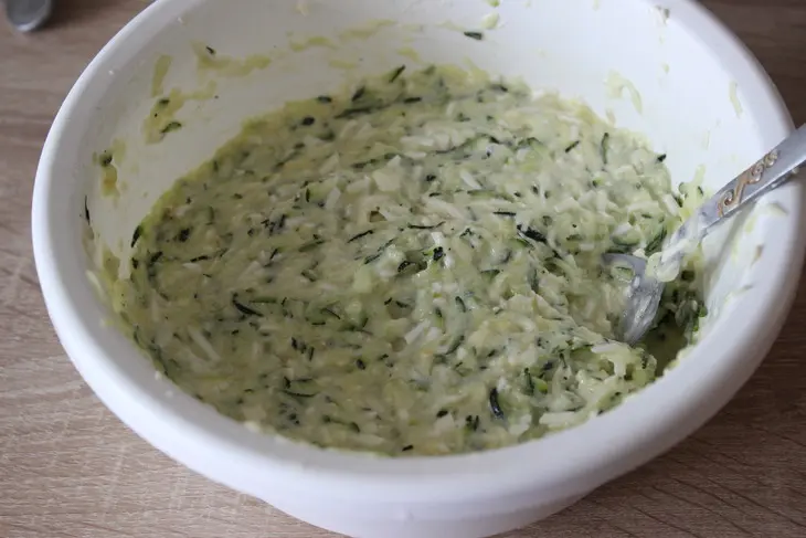 Кабачковые оладьи с плавленным сыром: шаг 4