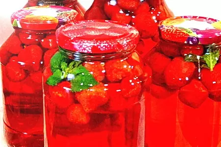 Клубничный компот с мятой: шаг 3