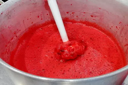 Вишневой варенье с шоколадом и миндалем: шаг 2