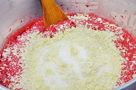 Вишневой варенье с шоколадом и миндалем: шаг 3