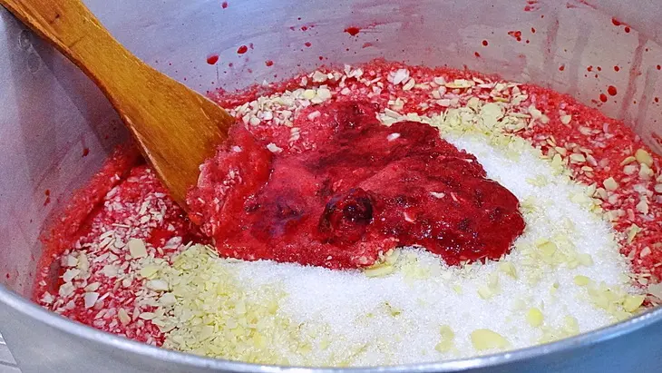 Вишневой варенье с шоколадом и миндалем: шаг 4