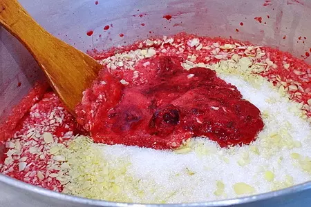 Вишневой варенье с шоколадом и миндалем: шаг 4