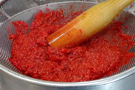 Малиновое варенье с мятой и белым шоколадом: шаг 2