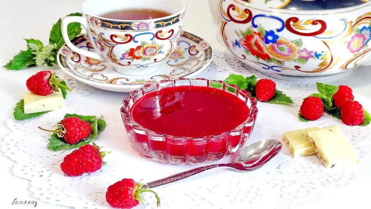 Малиновое варенье с мятой и белым шоколадом: шаг 7