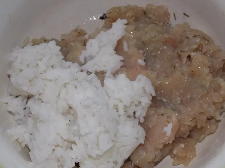 Быстрые пирожки с курицей и рисом.: шаг 3