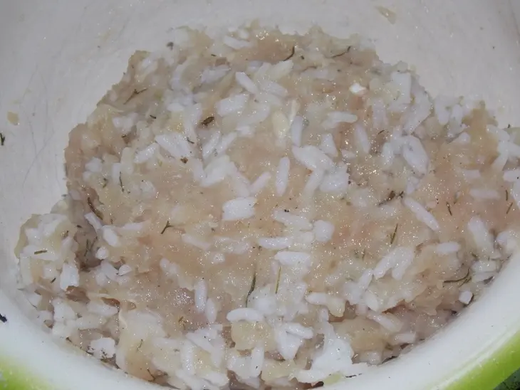 Быстрые пирожки с курицей и рисом.: шаг 4