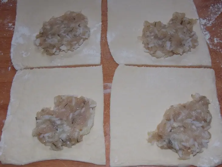 Быстрые пирожки с курицей и рисом.: шаг 5