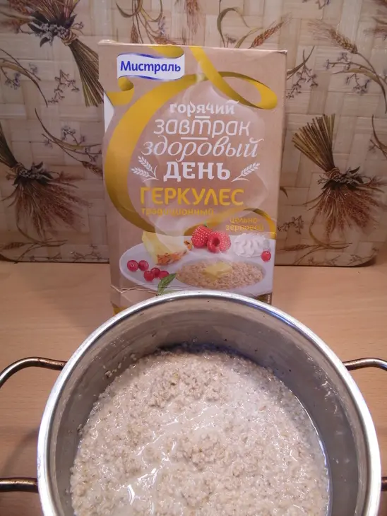 Геркулесовая каша с бананово-карамельным соусом: шаг 1