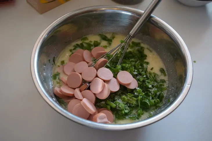 Пшенные кексы-запеканки с сосисками: шаг 4