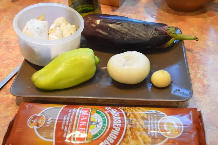 Паста с баклажанами и курицей.: шаг 1