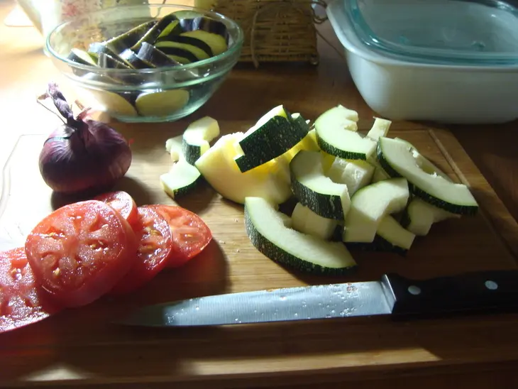 Овощи, запеченные в духовке с сыром: шаг 1