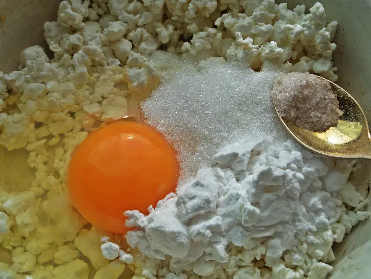 Творожник с ягодами и овсяной крошкой (без муки): шаг 5
